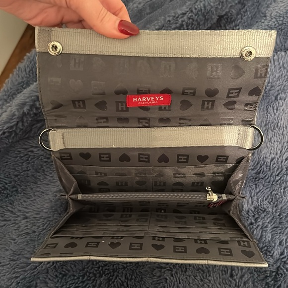 Silver/Dove  Harveys seatbelt wallet ? - Picture 3 of 3